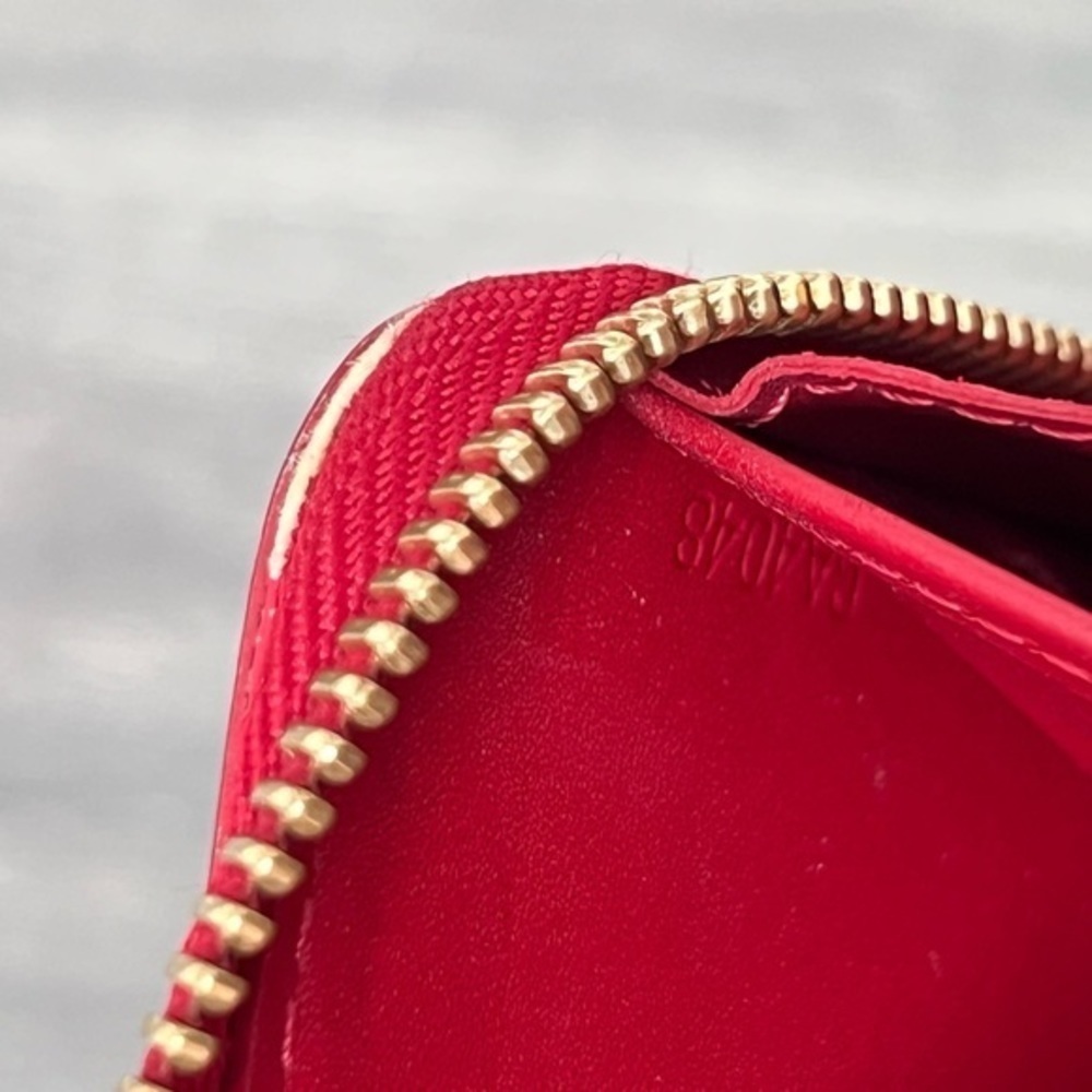 Authenticated Used Louis Vuitton Zippy Wallet  Monogram Vernis Pomme d'Amour Red - Picture 2 of 16